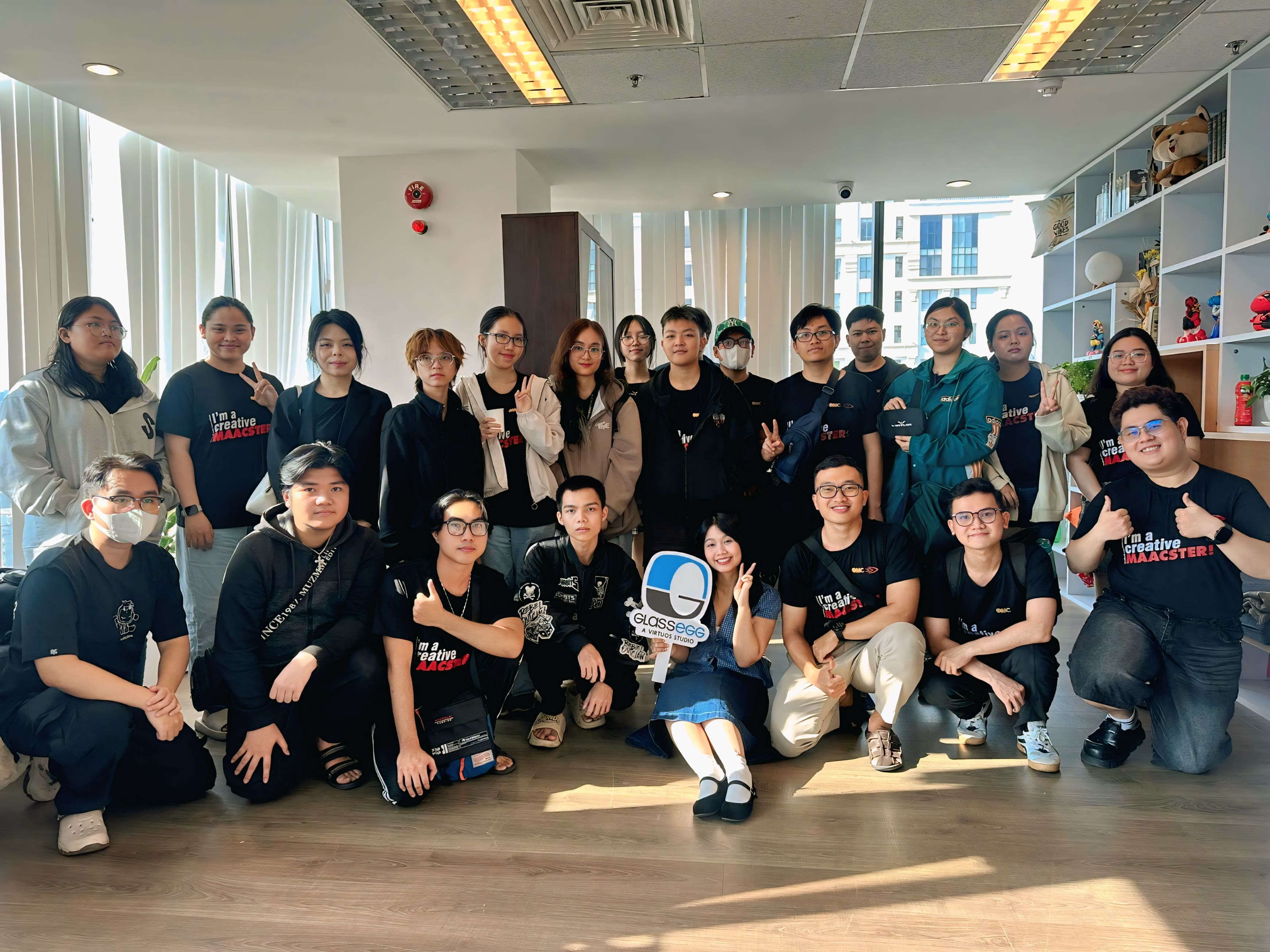 COMPANY TOUR GLASS EGG
